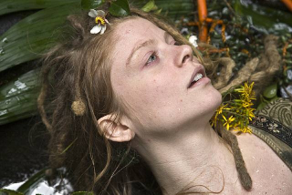 Illustration for article titled Sensual images of dreamy women are actually incredible oil paintings